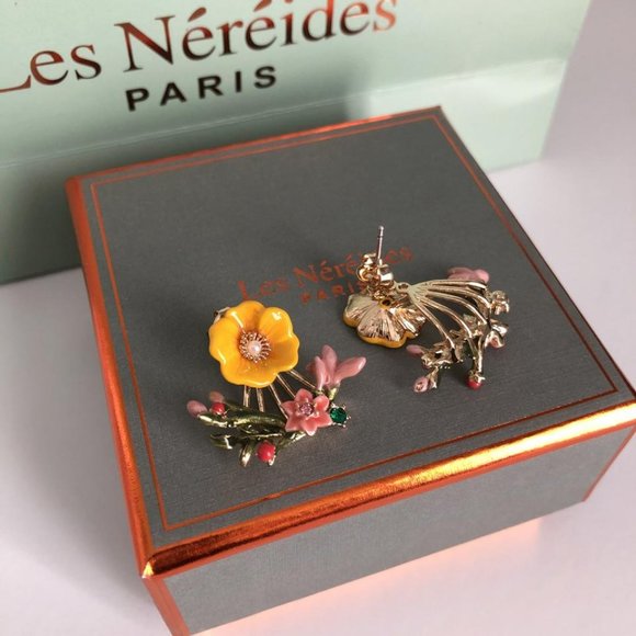 Winter Gardens Yellow Flowers with Little Flowers - Picture 3 of 10